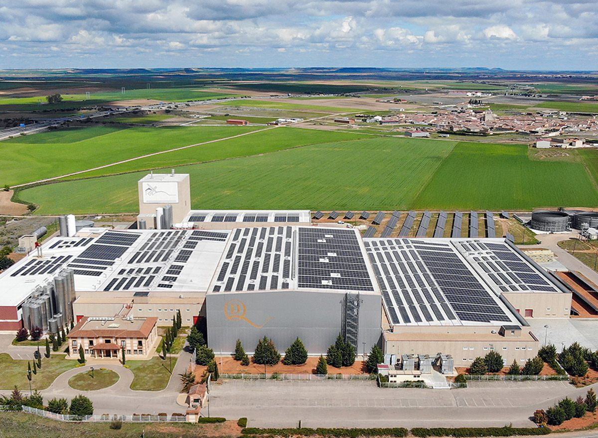 Imagen aérea instalación fotovoltaica fábrica Garcia Baquero - Ruano Energía