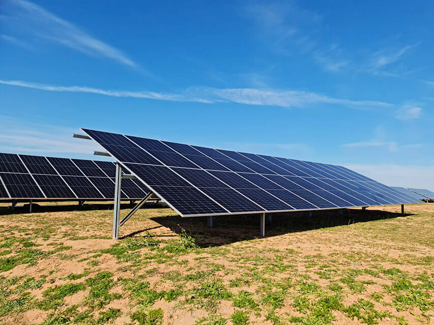 Imagen paneles solares fotovoltaicos fábrica Garcia Baquero - Ruano Energía