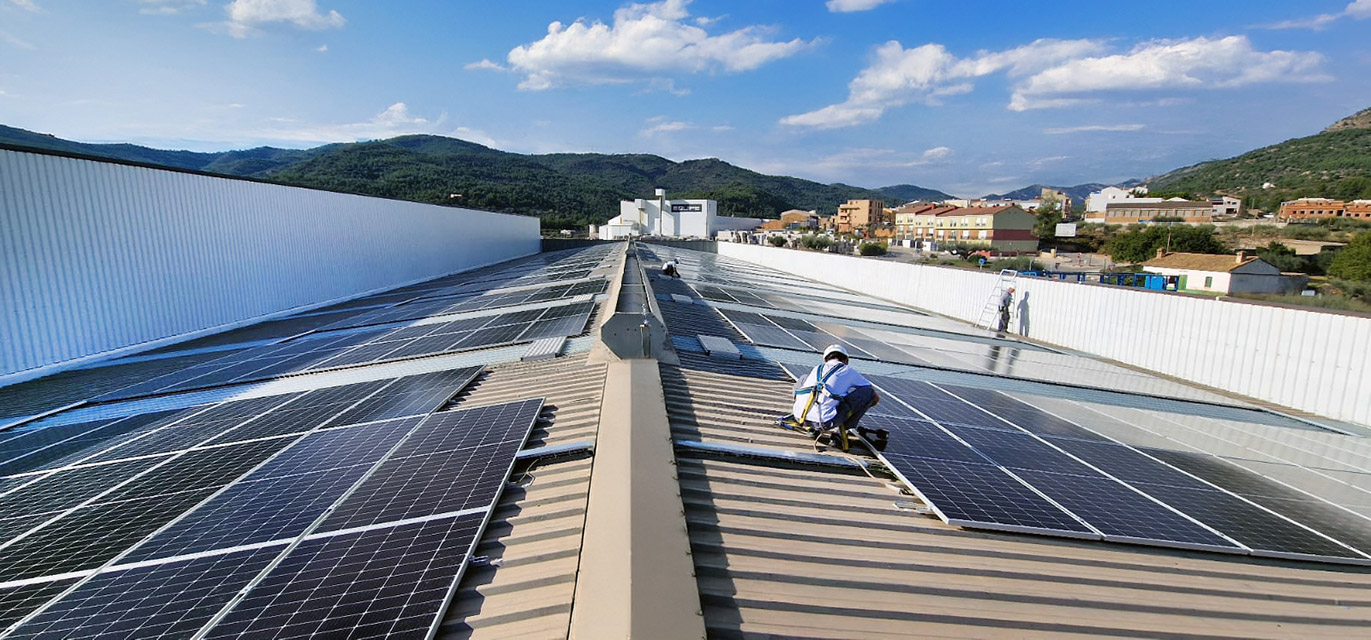 Imagen instalación solar fotovoltaica Equipe Cerámicas - Ruano energía