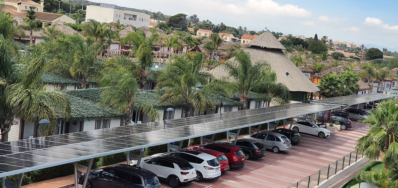 Imagen instalación fotovoltaica La Marina Resort - Ruano energía