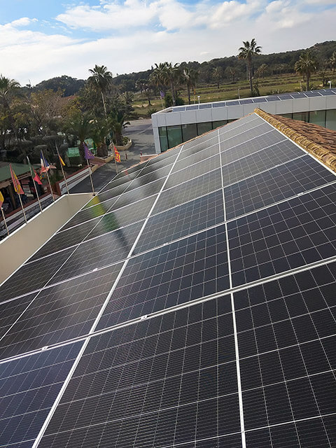 Imagen instalación fotovoltaica La Marina Resort - Ruano energía